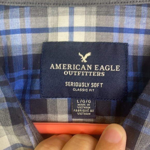 American Eagle - Blue & Navy Plaid Button Down L - Picture 4 of 9
